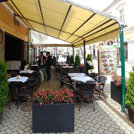 Cherry Apartman Eger Exteriör bild