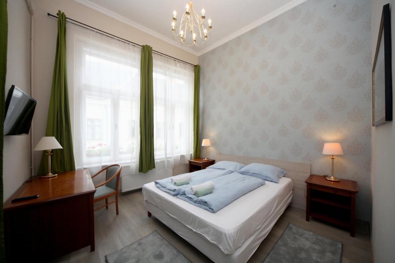 Cherry Apartman Eger Exteriör bild